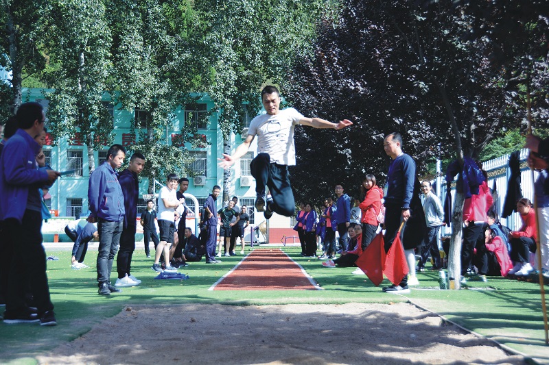 運(yùn)動(dòng)健兒英姿爽 5.jpg